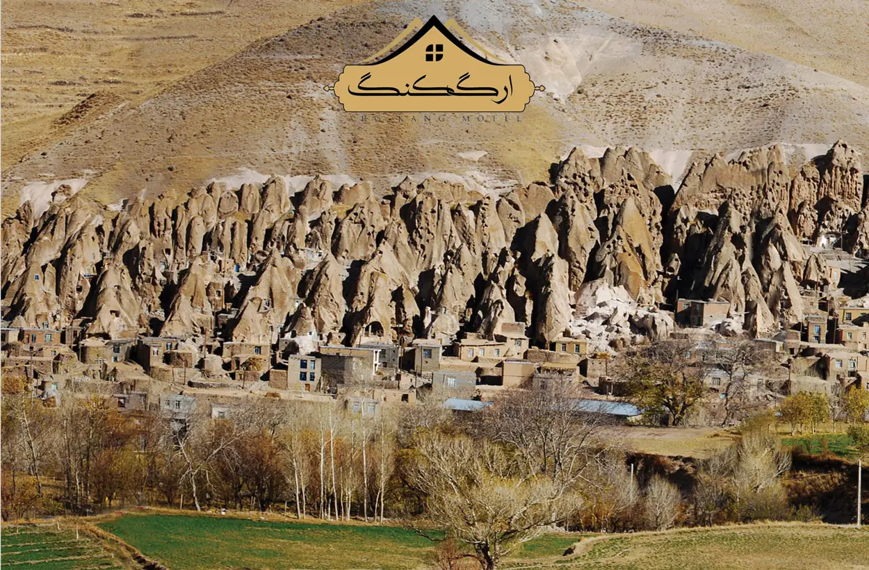نمای پانورامای روستای صخره‌ای کندوان